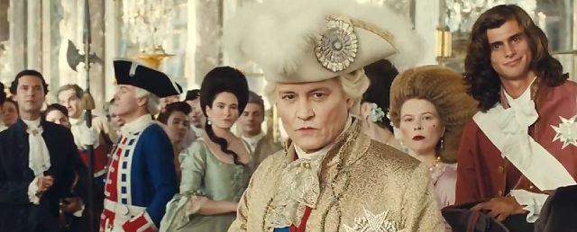 Diego Le Fur, à droite du plan, dans la peau de Louis XVI.