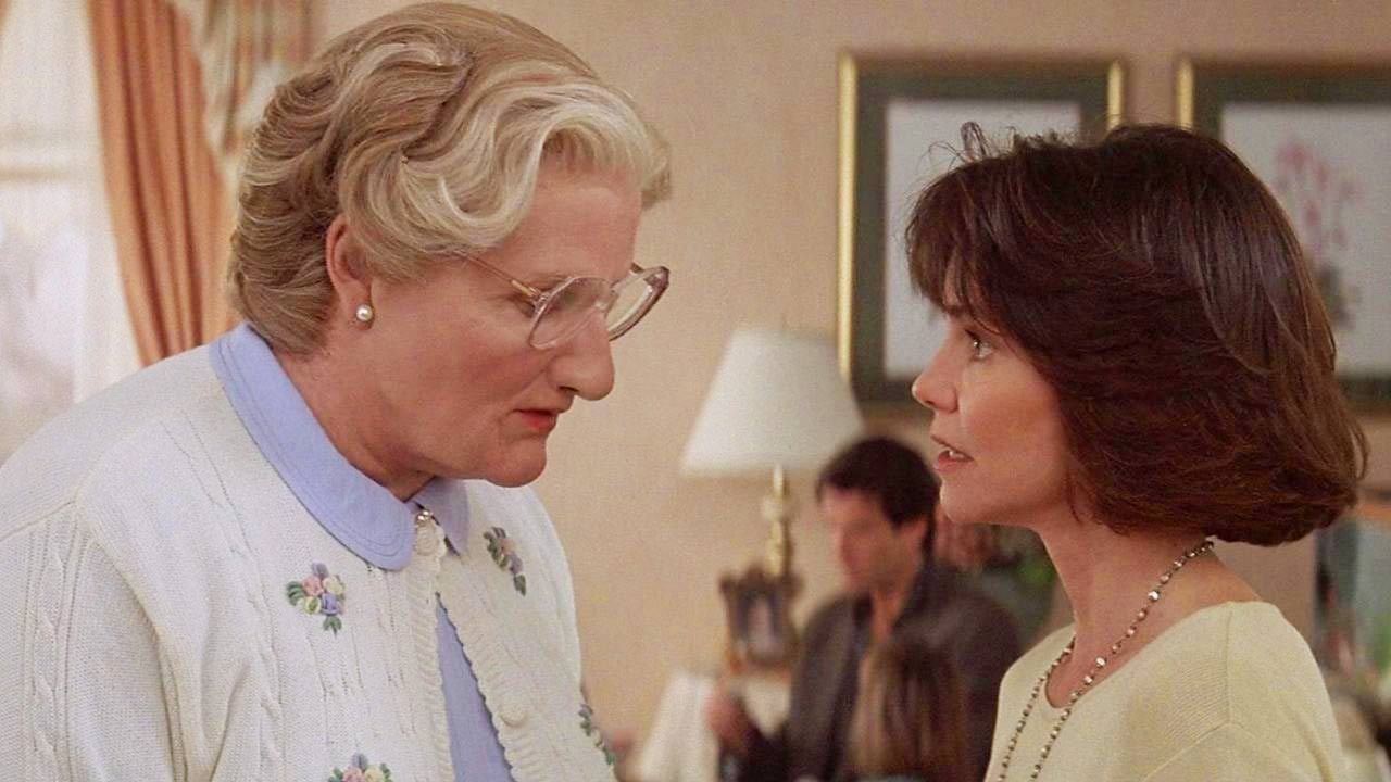 "Ce n'était tout simplement pas drôle" : Sally Field était totalement hermétique à l'humour de Robin Williams sur le tournage de Madame Doubtfire