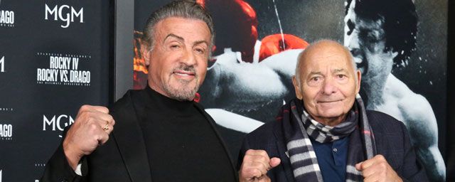 Sylvester Stallone et Burt Young à la projection de Rocky IV à Philadelphie, le 11 novembre 2021