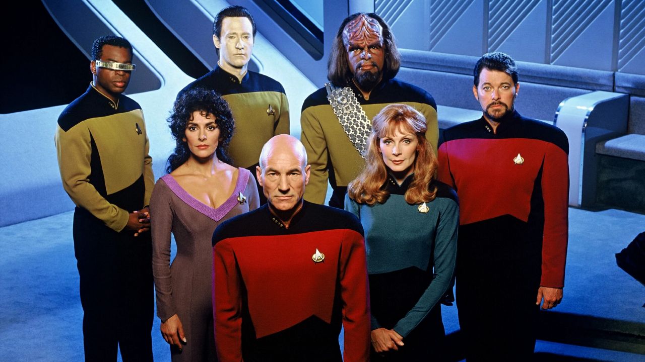 L'équipage de la série Star Trek: la nouvelle génération au grand complet.
