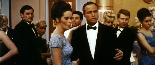 Marlon Brando et Geraldine Chaplin dans 