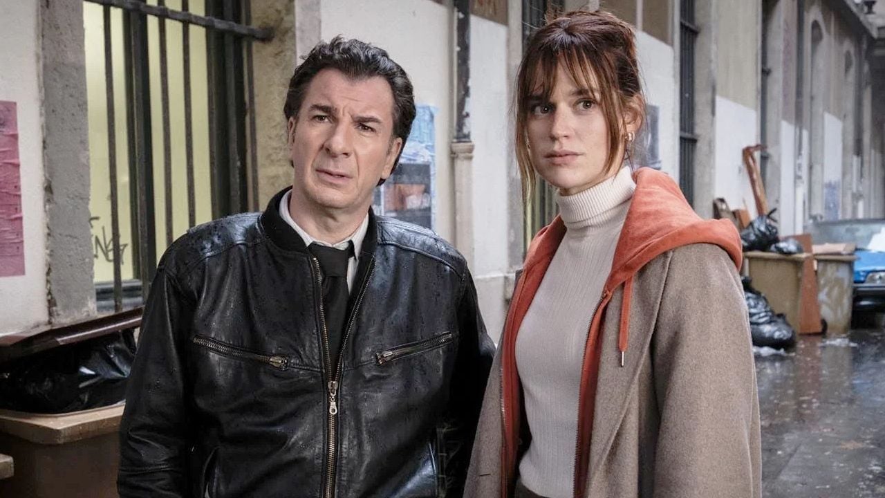 C'est officiel : suivie par plus de 2 millions de téléspectateurs, Flashback revient pour une saison 3 ! Avec ou sans Michaël Youn et Constance Gay ?