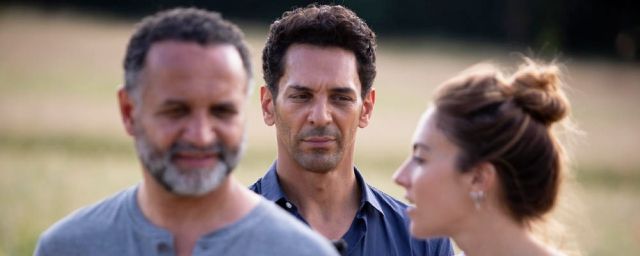 Tomer Sisley aux côtés de Constance Labbé et Yannig Samot.