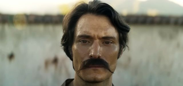 Claudio Cataño dans le rôle du colonel Aureliano Buendía