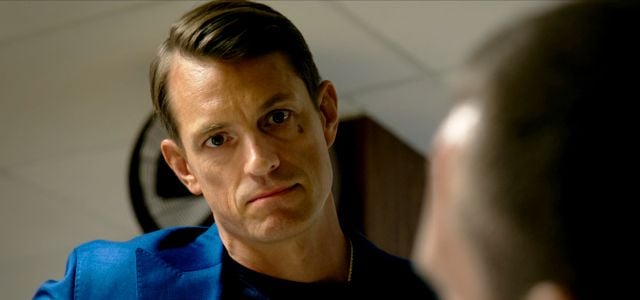 Joel Kinnaman dans le rôle de Tom Waaler