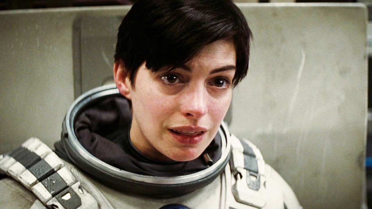 "Il a été comme un ange pour moi" : Anne Hathaway, au fond du trou, a été sauvée par un chef-d'oeuvre de la science-fiction il y a 12 ans