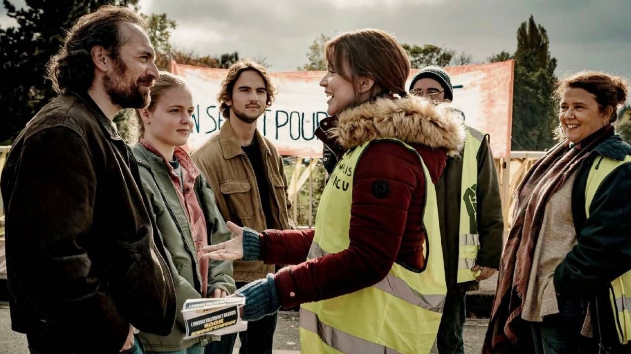 Premières images : Virginie Efira va vous surprendre dans un rôle inattendu... Voici la bande-annonce des Braises, un film à découvrir dans un mois au cinéma !