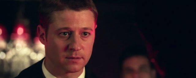 Ben McKenzie en James Gordon, avant qu'il ne soit commissaire et moustachu