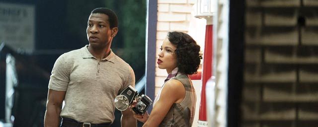 Jonathan Majors et Jurnee Smollett dans 