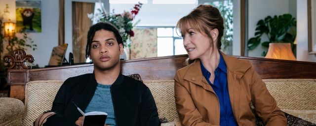 Jane Seymour et Rohan Nedd dans Harry Wild.