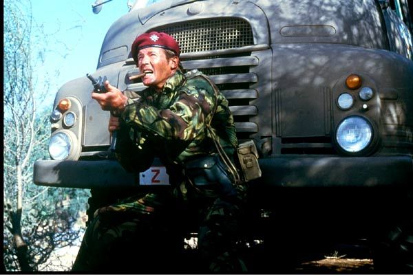 Photo de Roger Moore - Les Oies sauvages : Photo Andrew V. McLaglen
