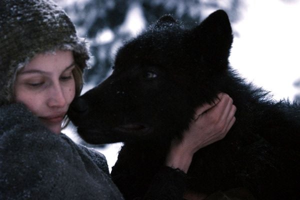 Les Loups Du Millénaire Série Photo de Laetitia Casta - La Jeune fille et les loups : Photo Laetitia