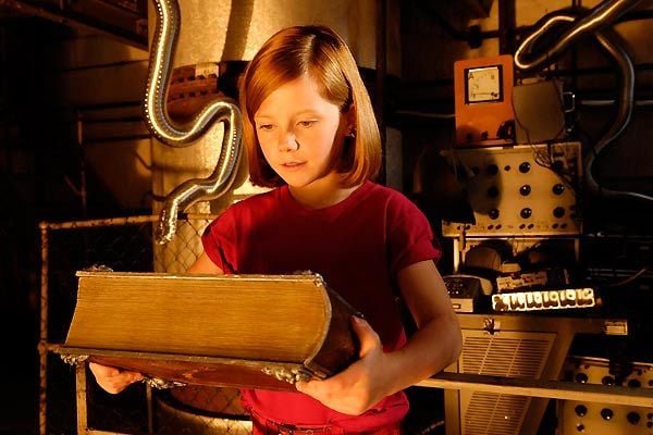 Photo du film Lili la petite sorcière, le dragon et le livre magique