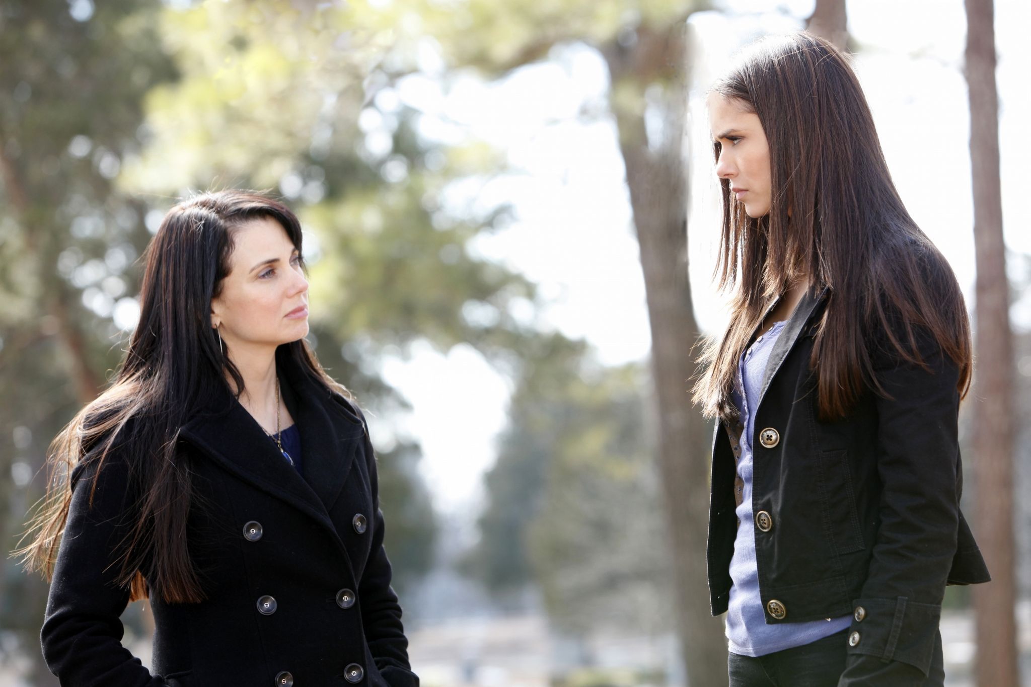 Nina Dobrev Films Et Programmes Tv Photo de Mia Kirshner - Vampire Diaries : Photo Mia Kirshner, Nina