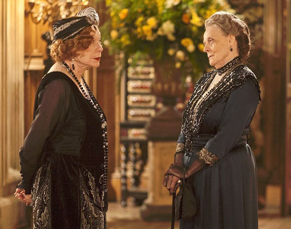Maggie Smith Films Et Programmes Tv Photo de Maggie Smith - Photo Maggie Smith, Shirley MacLaine - AlloCiné