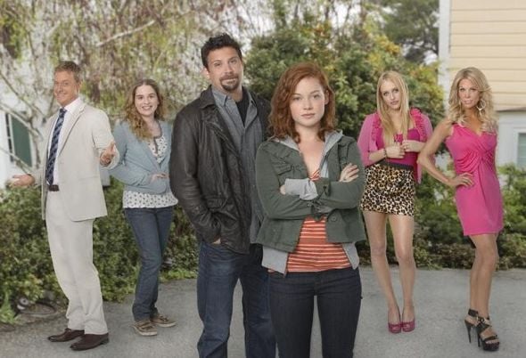 Suburgatory Photo Cheryl Hines Allie Grant Jeremy Sisto Alan Tudyk