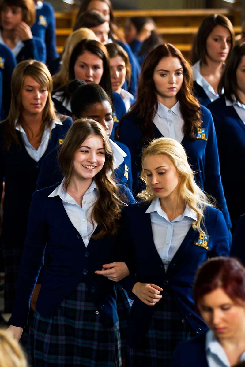 photo-de-sarah-gadon-the-moth-diaries-photo-lily-cole-sarah-gadon