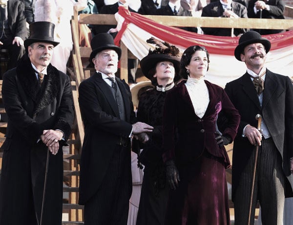 Titanic : De sang et d'acier : Photo Chris Noth, Derek Jacobi, Eleanor  Methven, Gray O'Brien, Neve Campbell - 3 sur 35 - AlloCiné