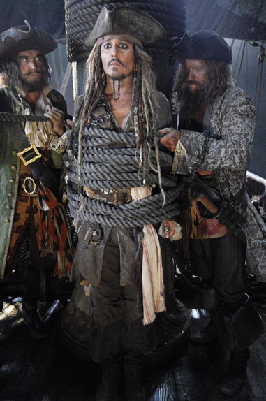 Pirates Des Caraïbes 5 Johnny Depp Entretient Le Mystère Allociné 6183