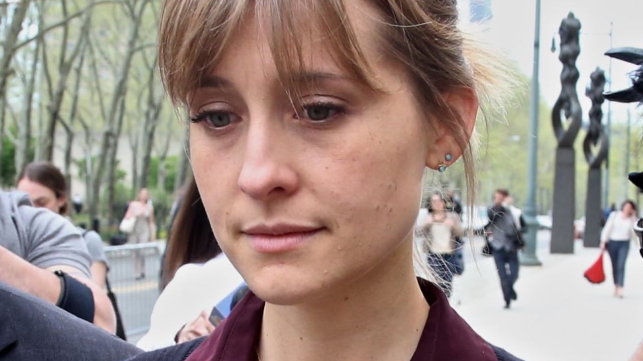 Smallville Accusée De Trafic Humain Et Sexuel Lactrice Allison Mack Plaide Coupable News