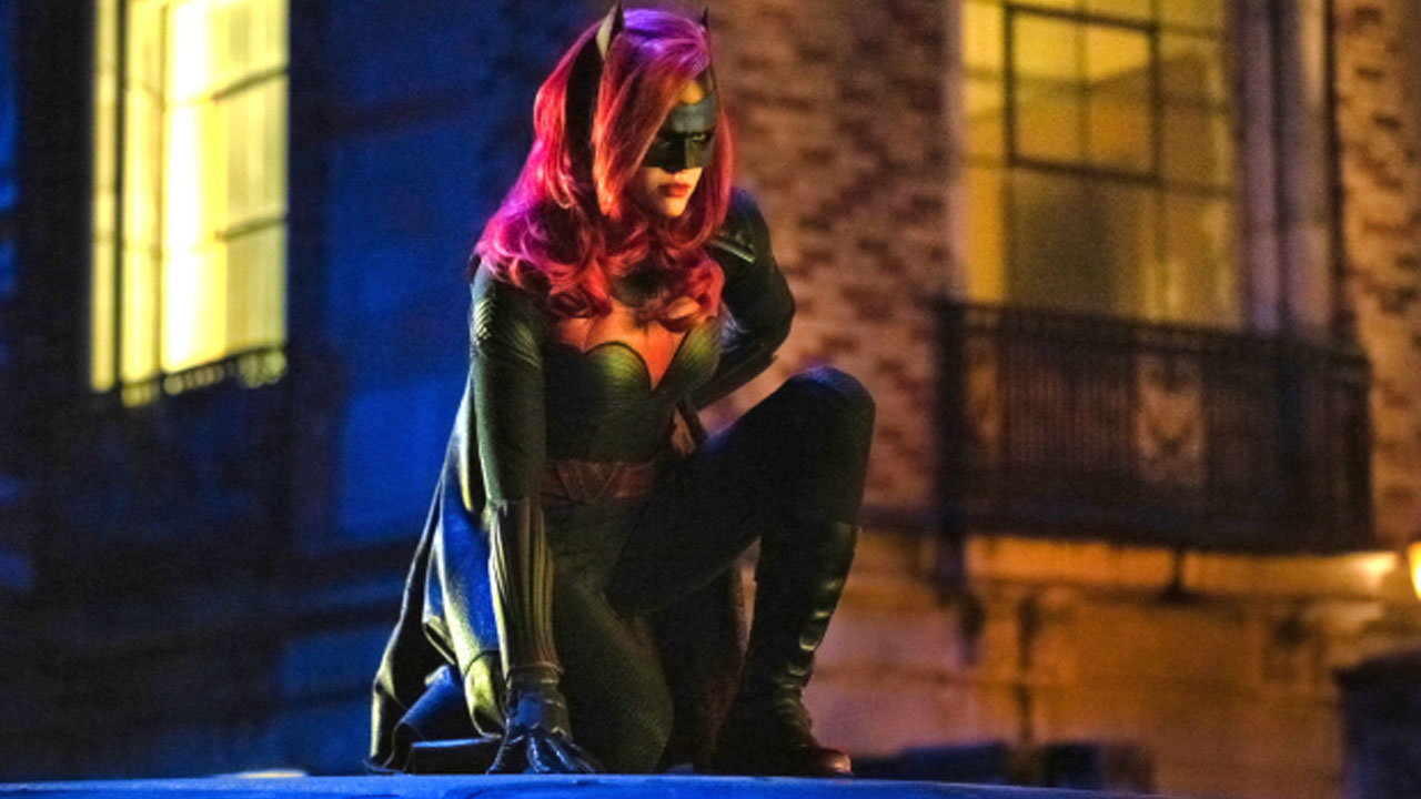 Batwoman La Série Consacrée à La Super Héroïne De Larrow Verse Commandée News Séries à La 4756