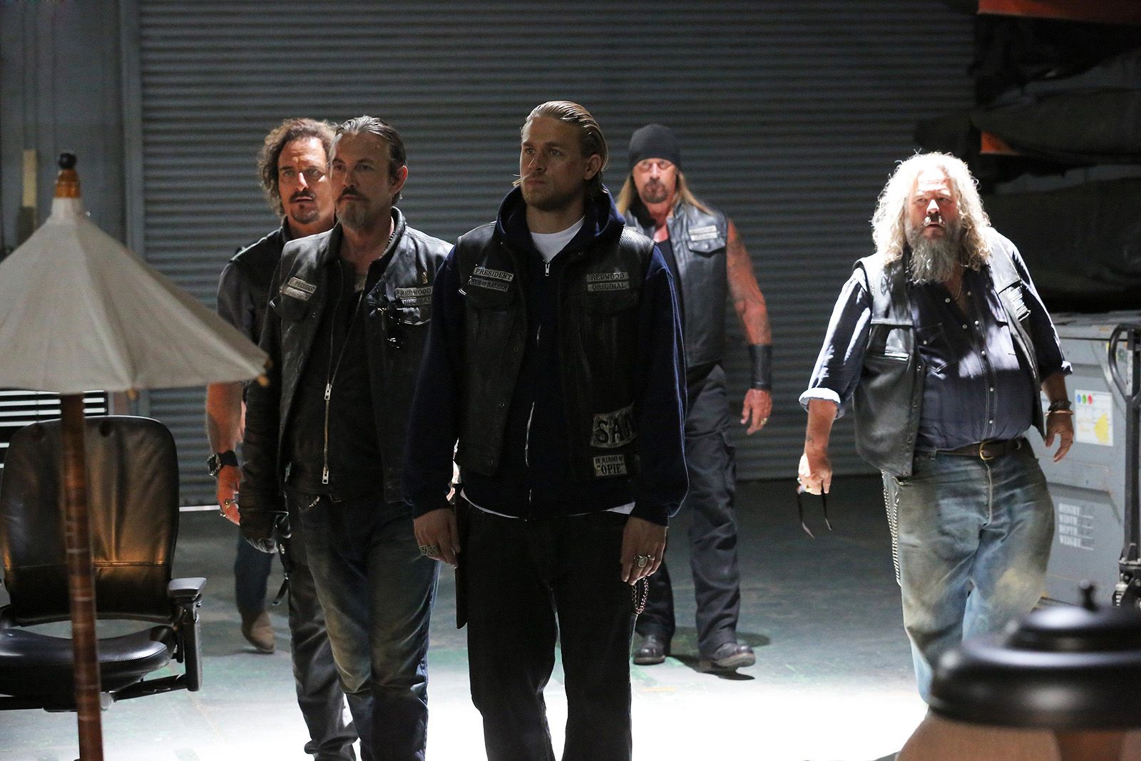 Films Et Séries Tv Avec Tommy Flanagan Photo de Tommy Flanagan - Photo Charlie Hunnam, Kim Coates, Mark Boone