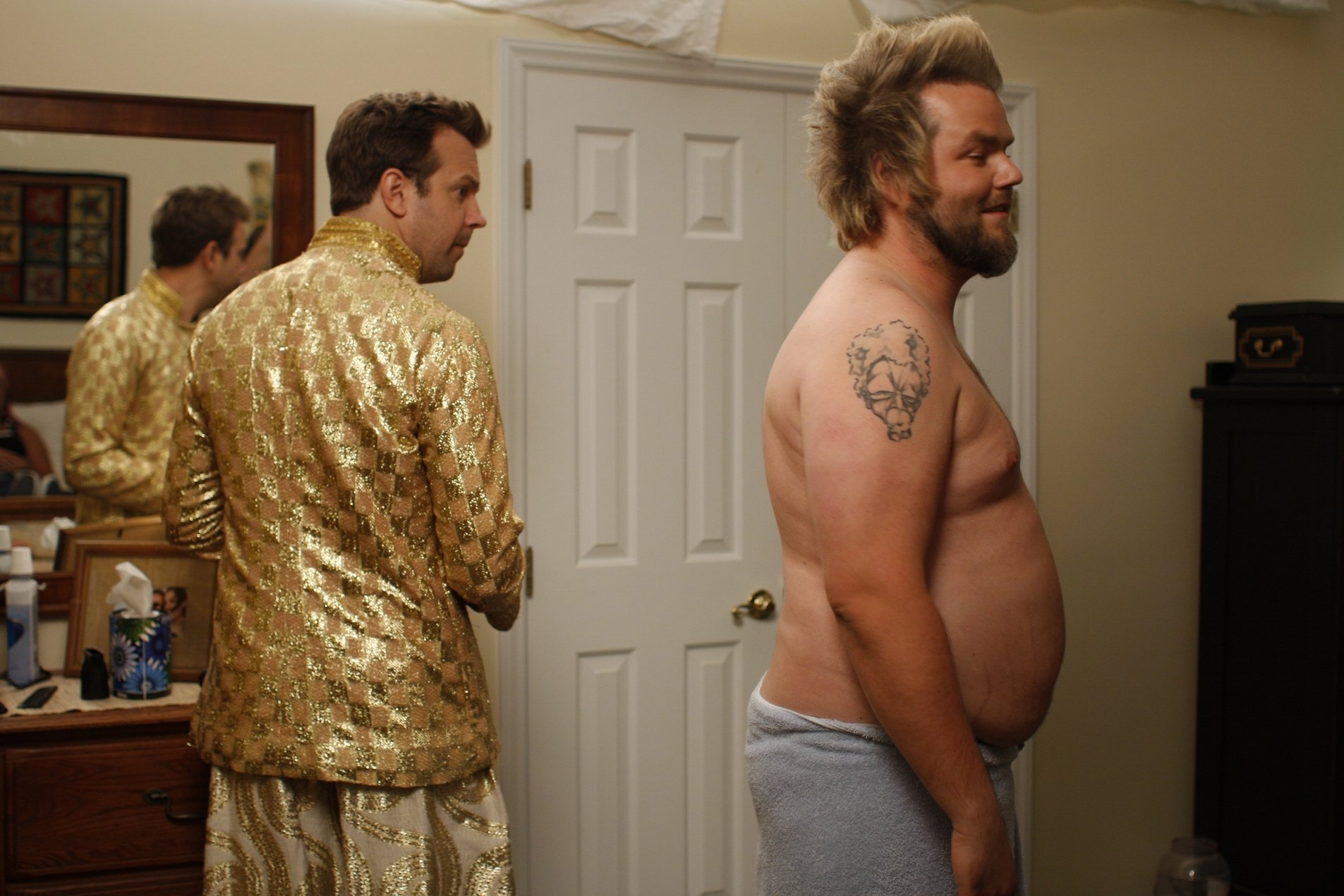 Photo de Tyler Labine - Petite orgie entre amis : Photo Jason Sudeikis,  Tyler Labine - Photo 49 sur 111 - AlloCiné