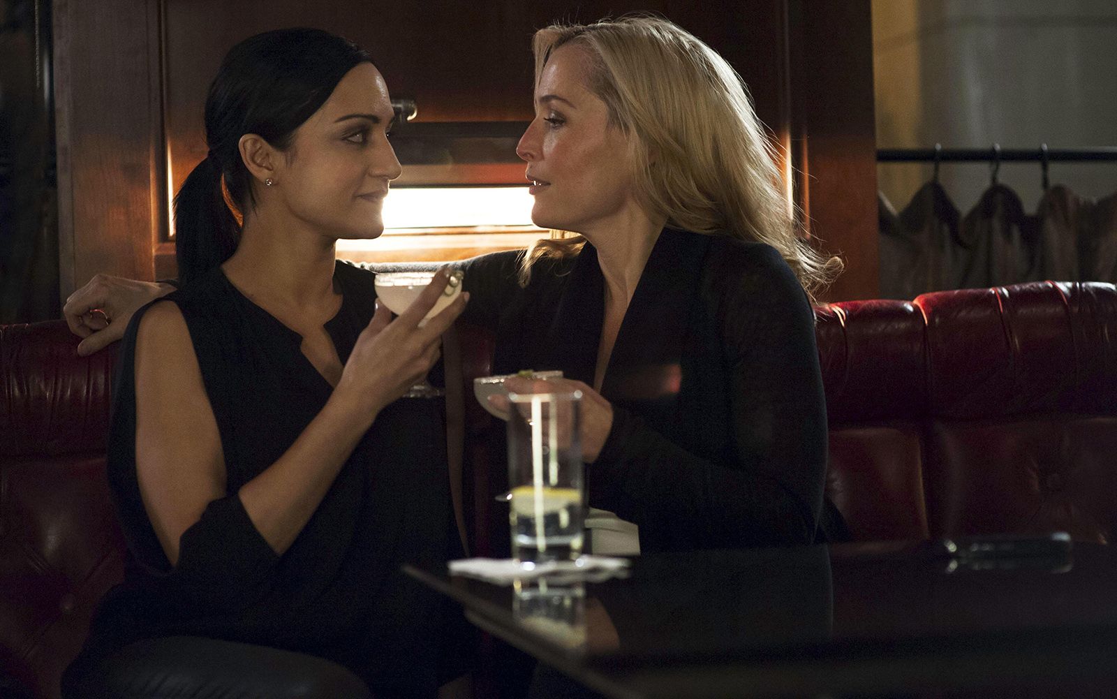 Films Et Séries Tv Avec Archie Panjabi The Fall : Photo Archie Panjabi, Gillian Anderson - 38 sur 64 - AlloCiné