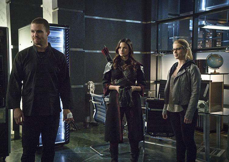 Photo De Katrina Law Arrow Photo Katrina Law Emily Bett Rickards Stephen Amell Photo 46 9632