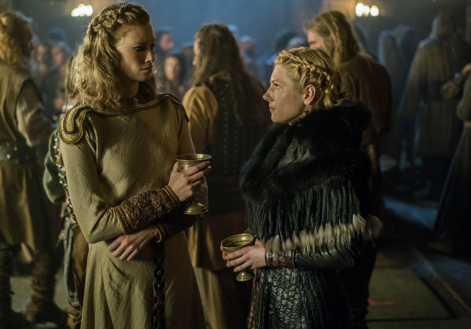 Un Si Grand Soleil Saison 4 épisode 168 Vikings : Photo Alyssa Sutherland, Katheryn Winnick - 168 sur 448