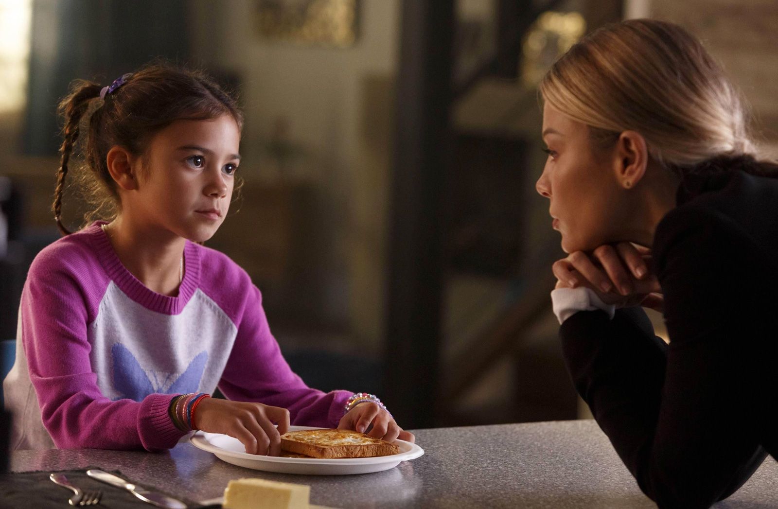 Films Et Séries Tv Avec Scarlett Estevez Lucifer : Photo Lauren German, Scarlett Estevez - 240 sur 398 - AlloCiné