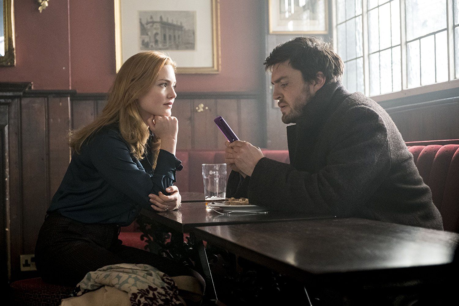 C.B. Strike : Photo Promotionnelle Tom Burke, Holliday Grainger - 11 ...