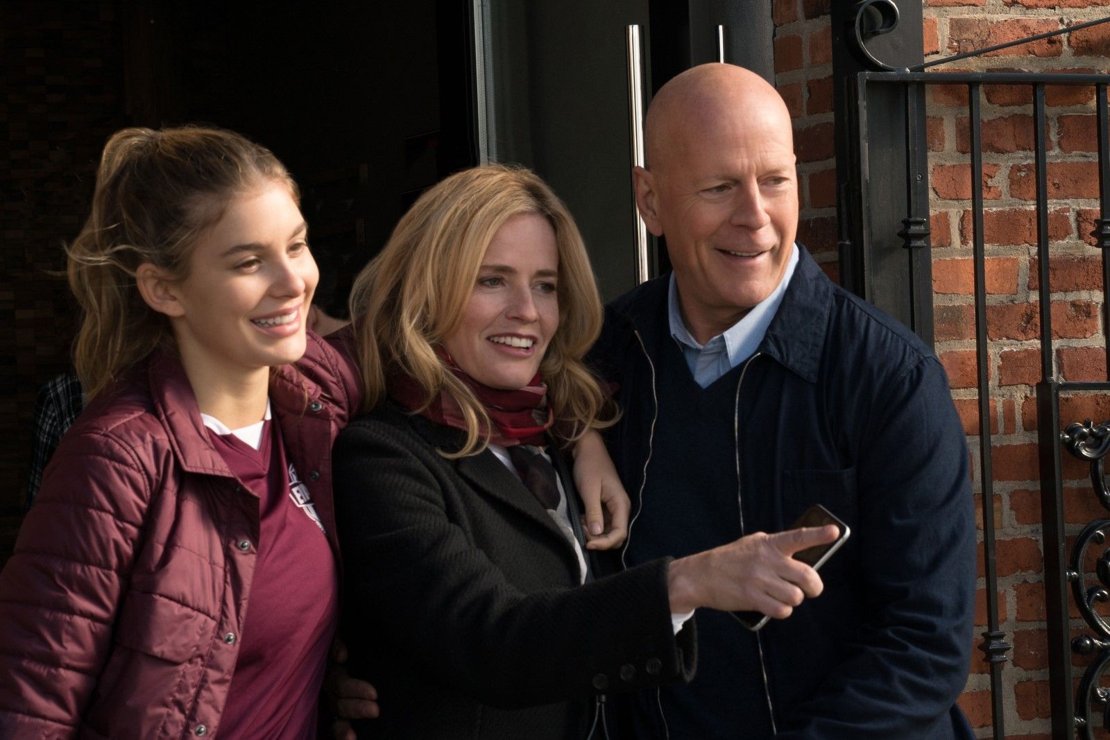 Films Et Séries Tv Avec Camila Morrone Photo de Elisabeth Shue - Death Wish : Photo Bruce Willis, Camila