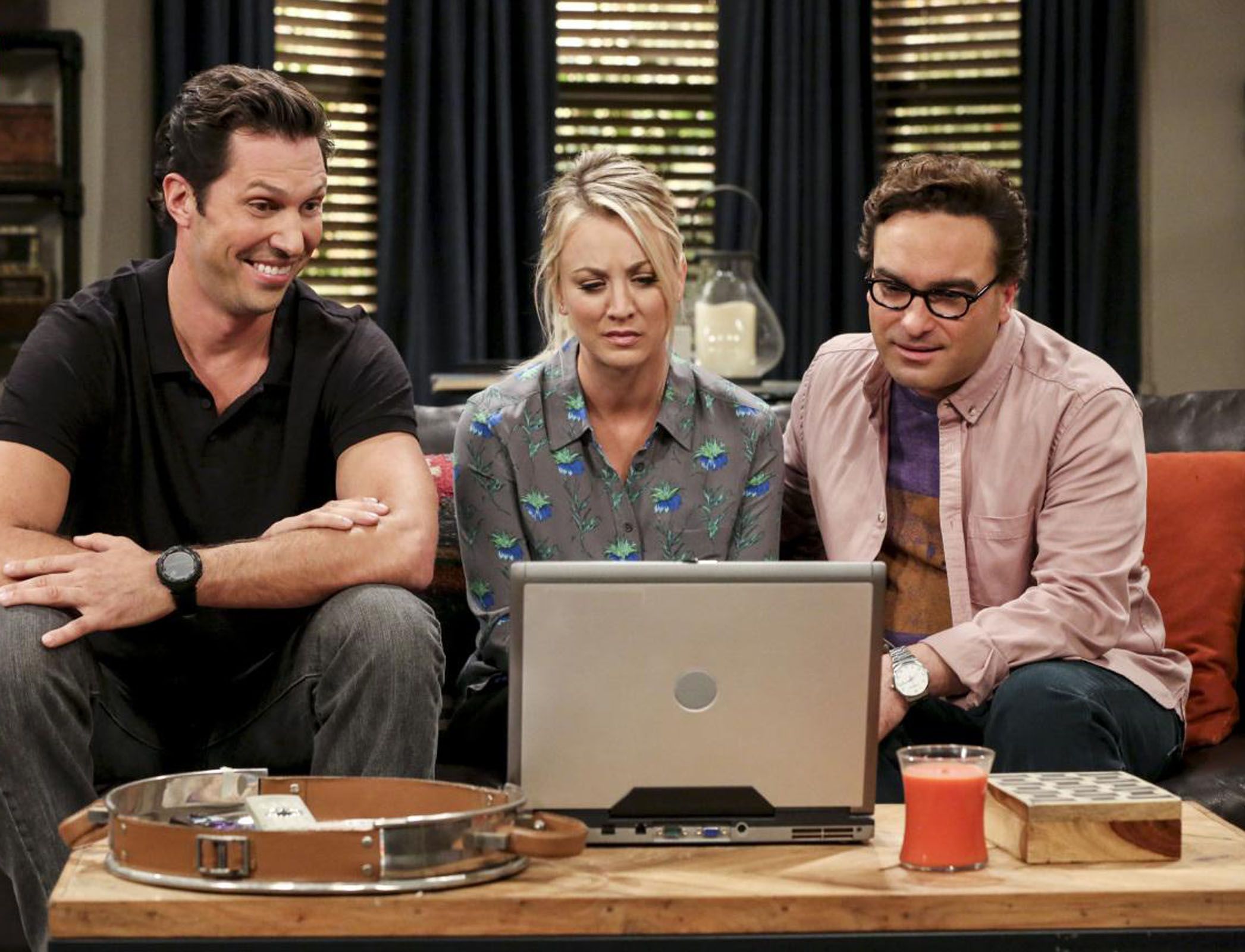 The Big Bang Theory : The Big Bang Theory : Photo Kaley Cuoco, Johnny