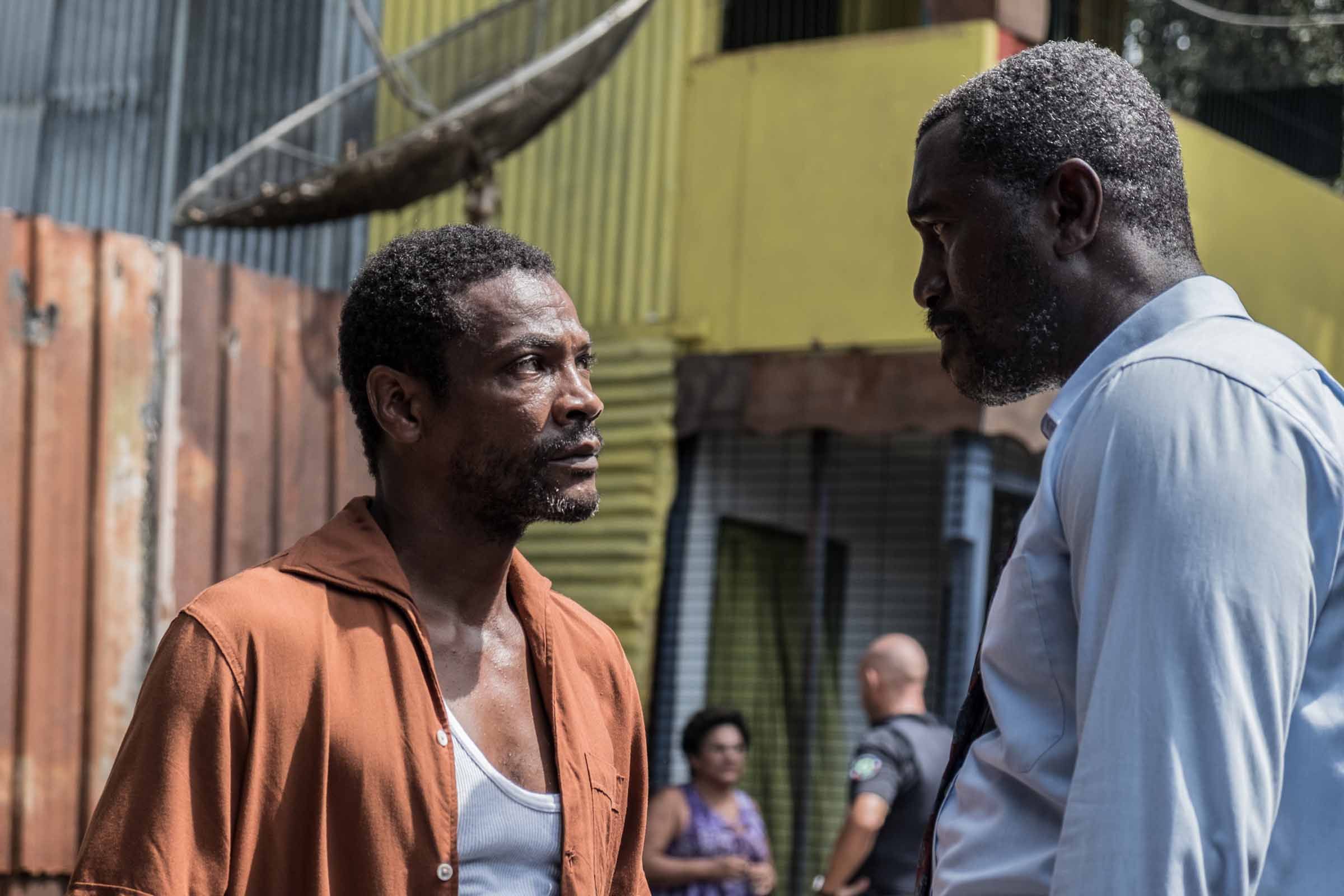 Films Et Séries Tv Avec Issaka Sawadogo Maroni : Photo Adama Niane, Issaka Sawadogo - 24 sur 24 - AlloCiné