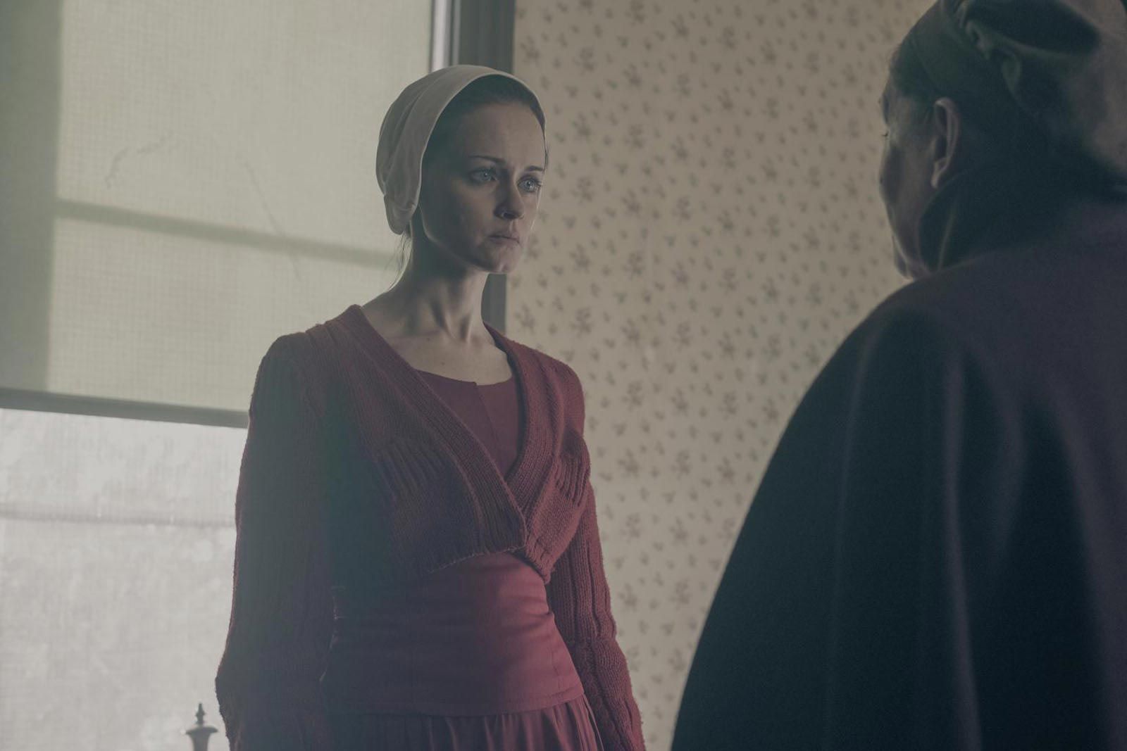 The Handmaid's Tale La Servante écarlate Saison 5 The Handmaid’s Tale : la servante écarlate : Photo Alexis Bledel - 47
