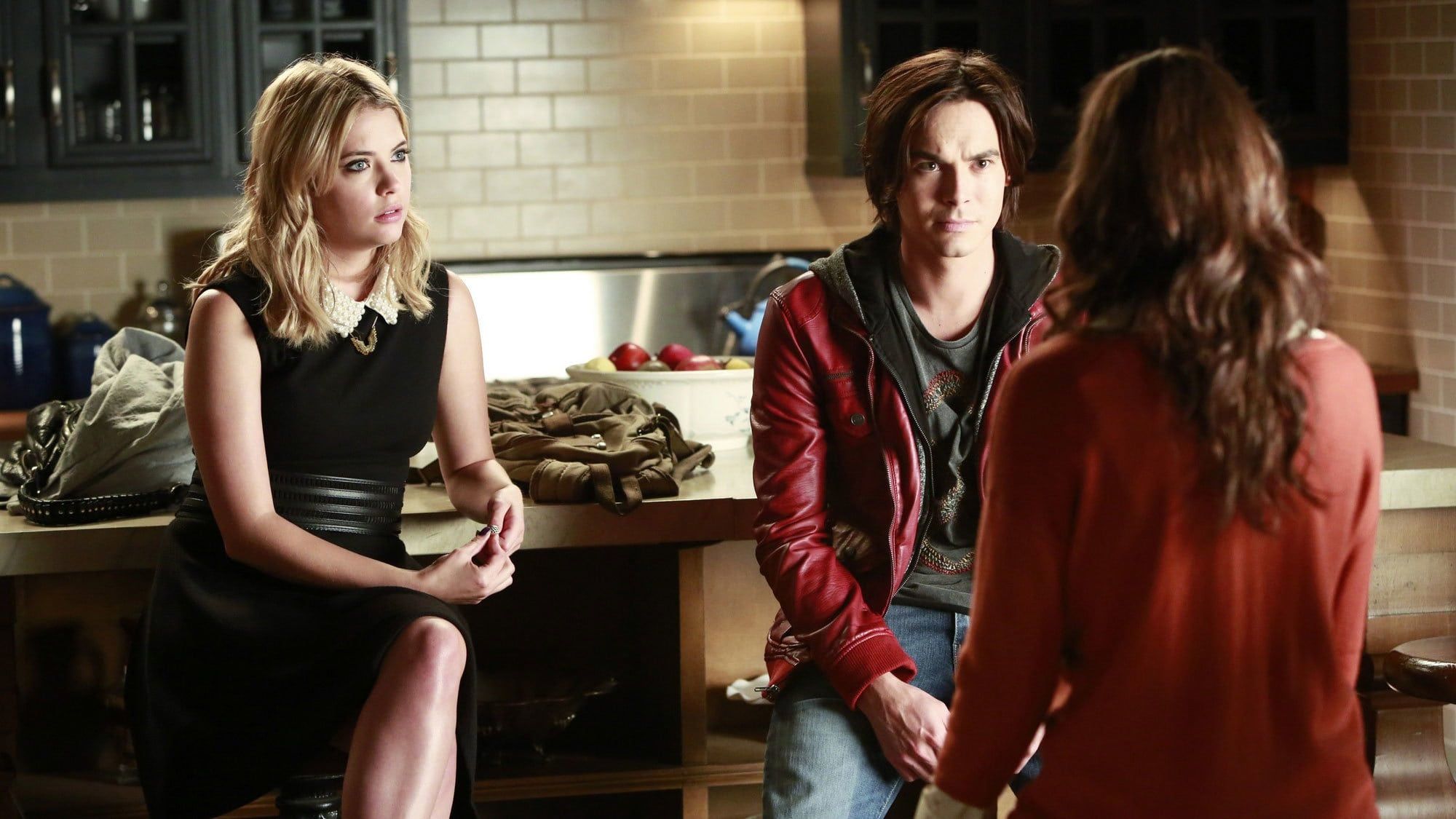 Poster Pretty Little Liars saison 4 - Affiche 11 sur 861 - AlloCiné