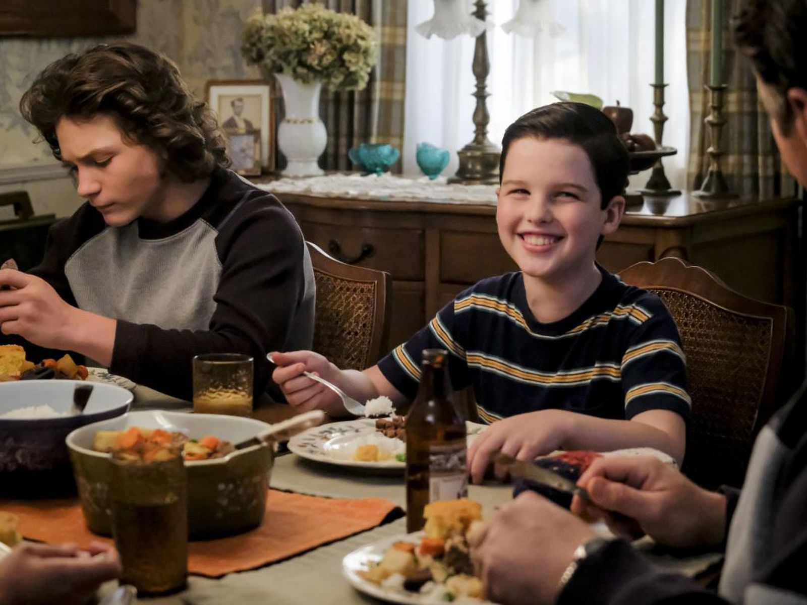 Young Sheldon : Young Sheldon : Photo Montana Jordan, Iain Armitage