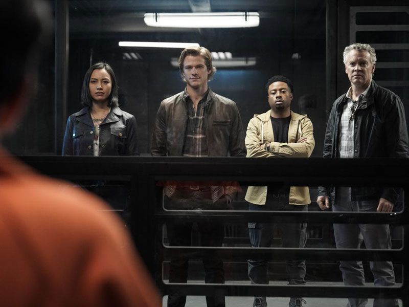 MacGyver (2016) : MacGyver (2016) : Photo Tate Donovan, Levy Tran