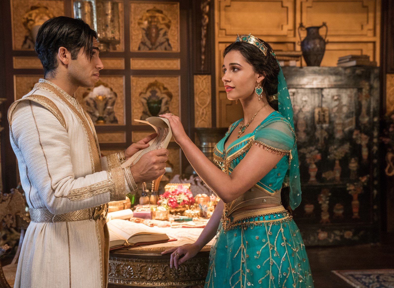 Photo de Naomi Scott - Aladdin : Photo Mena Massoud, Naomi Scott - Photo 13  sur 46 - AlloCiné