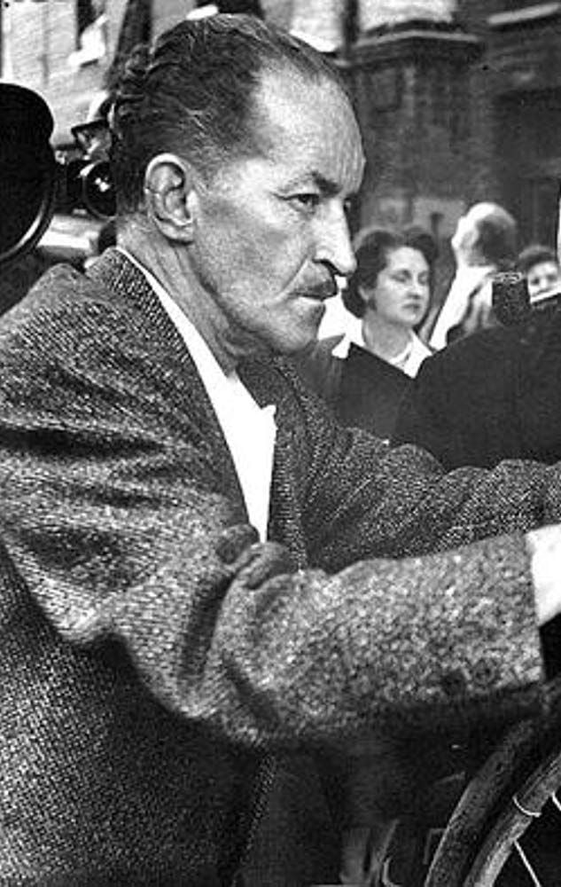 Lionel Lindon