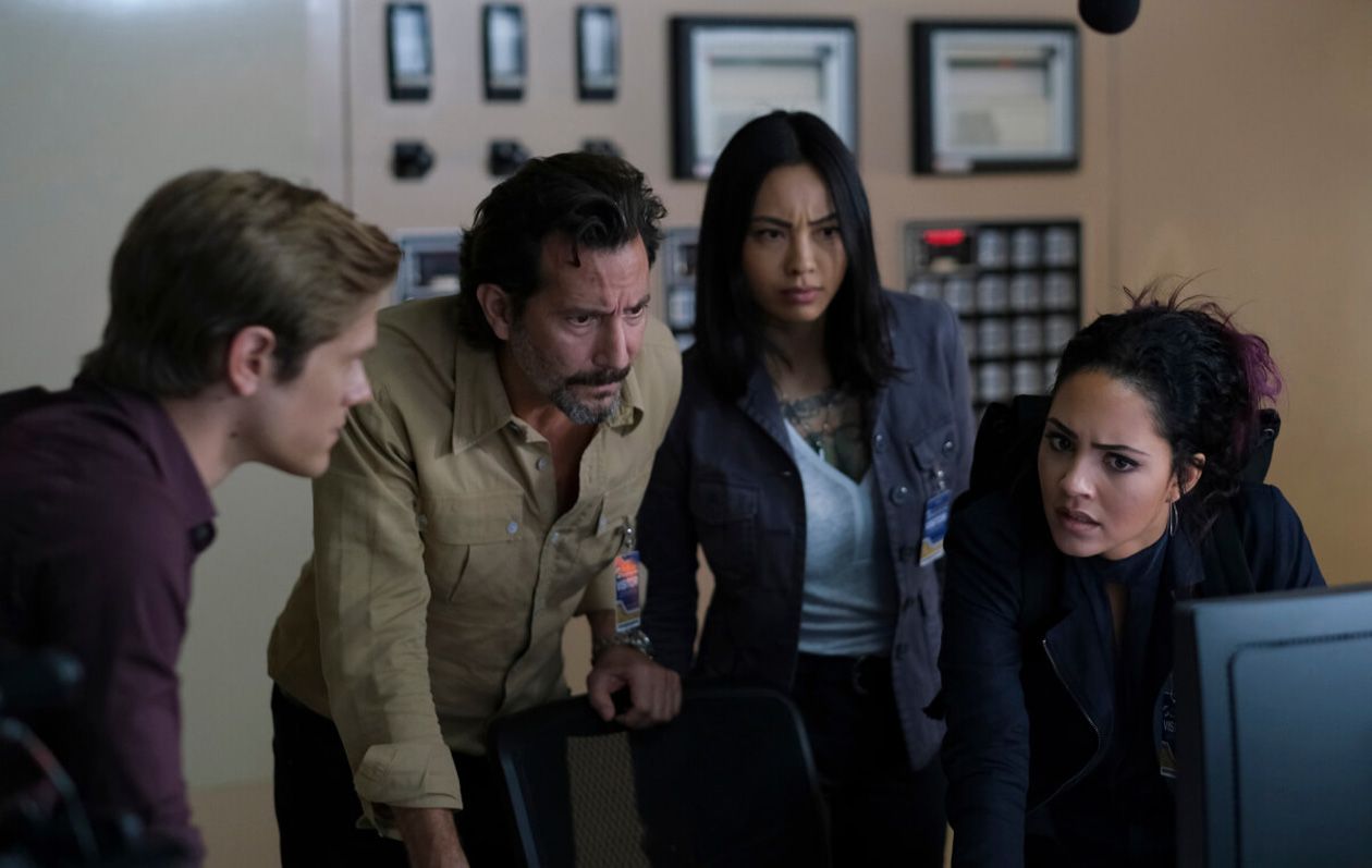MacGyver (2016) : MacGyver (2016) : Photo Henry Ian Cusick, Tristin