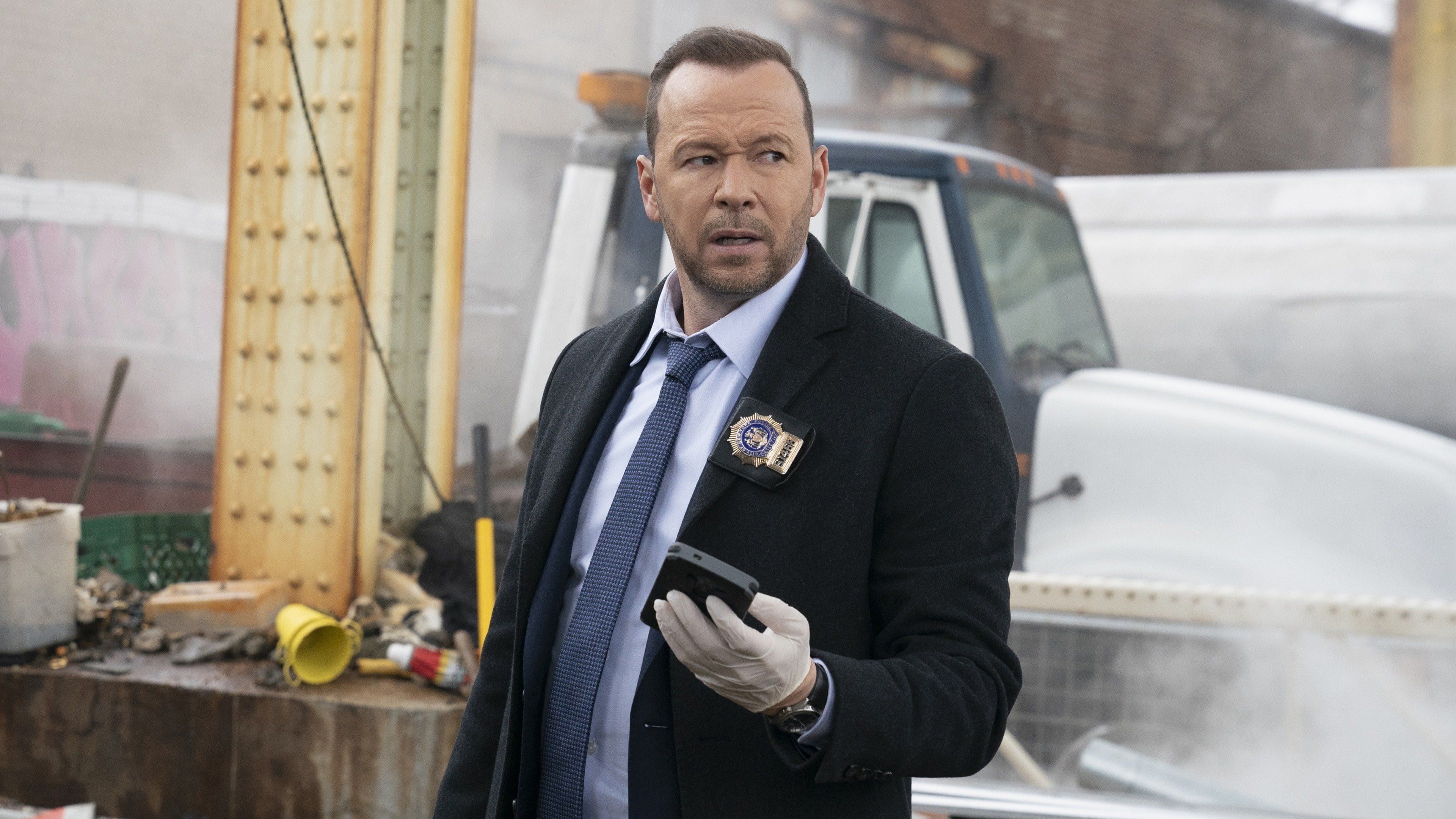 Poster Blue Bloods saison 10 - Affiche 76 sur 947 - AlloCiné