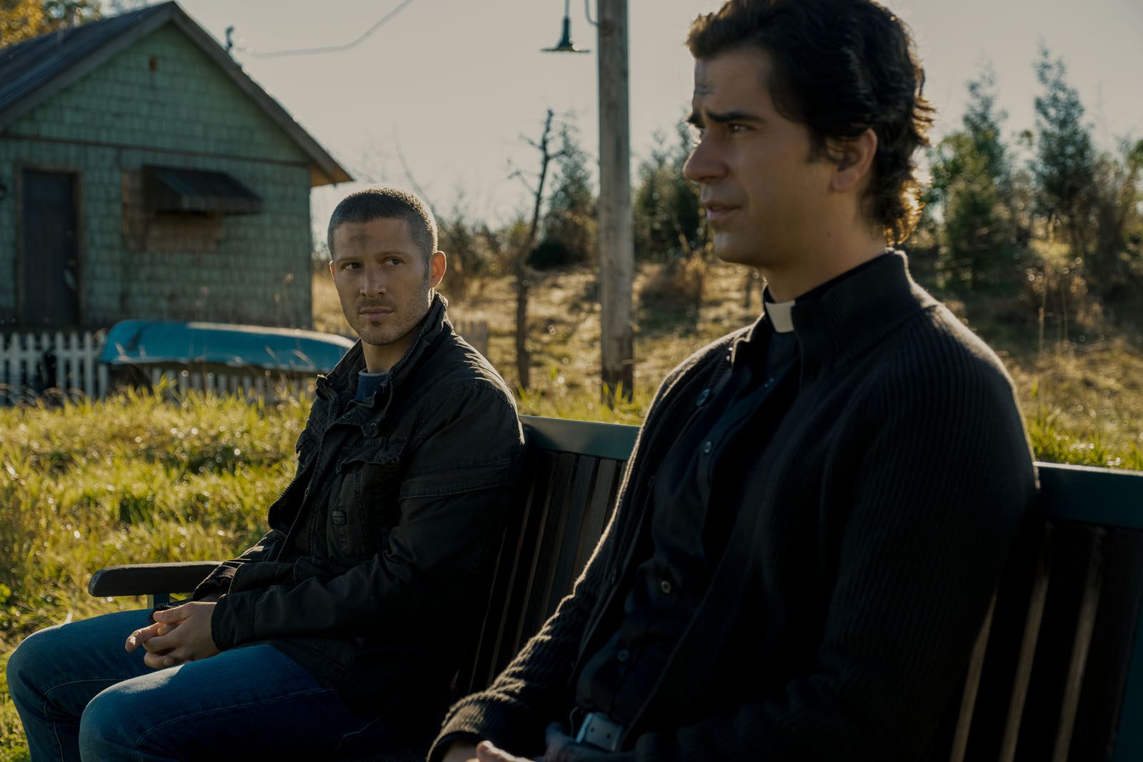 Sermons de minuit Photo Hamish Linklater, Zach Gilford 15 sur 26 AlloCiné