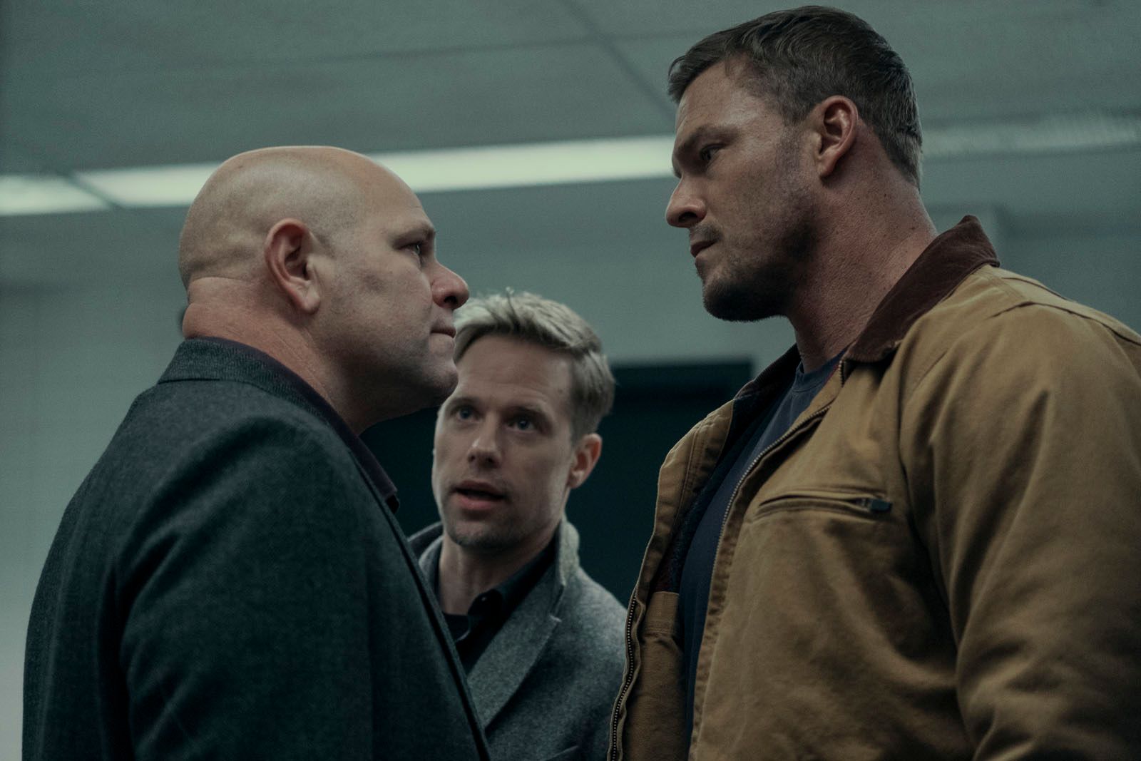 Reacher photo domenick lombardozzi shaun sipos alan ritchson 28