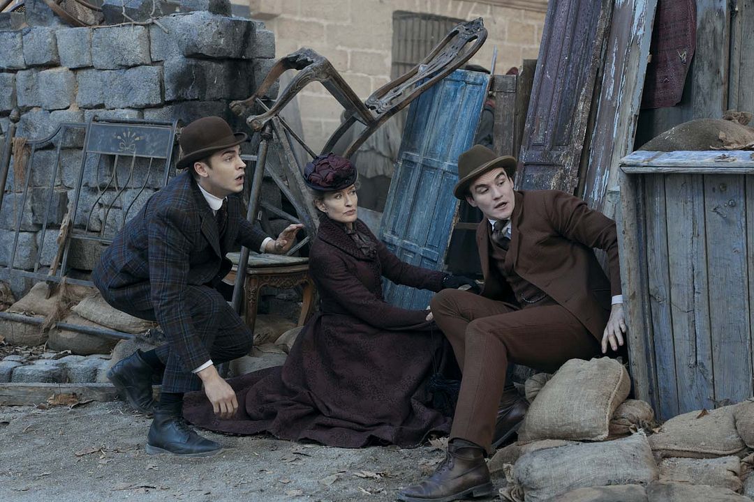 Photo Natascha McElhone, Hero Fiennes Tiffin, Dónal Finn