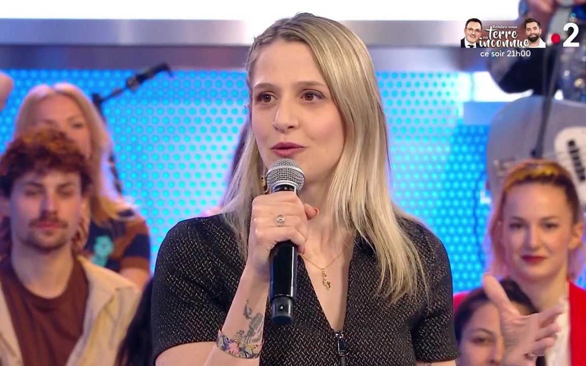 N'oubliez pas les paroles : qui est Cindy, la nouvelle Maestro qui a pris  la place de Natacha ? - TV ACTU by AlloCiné