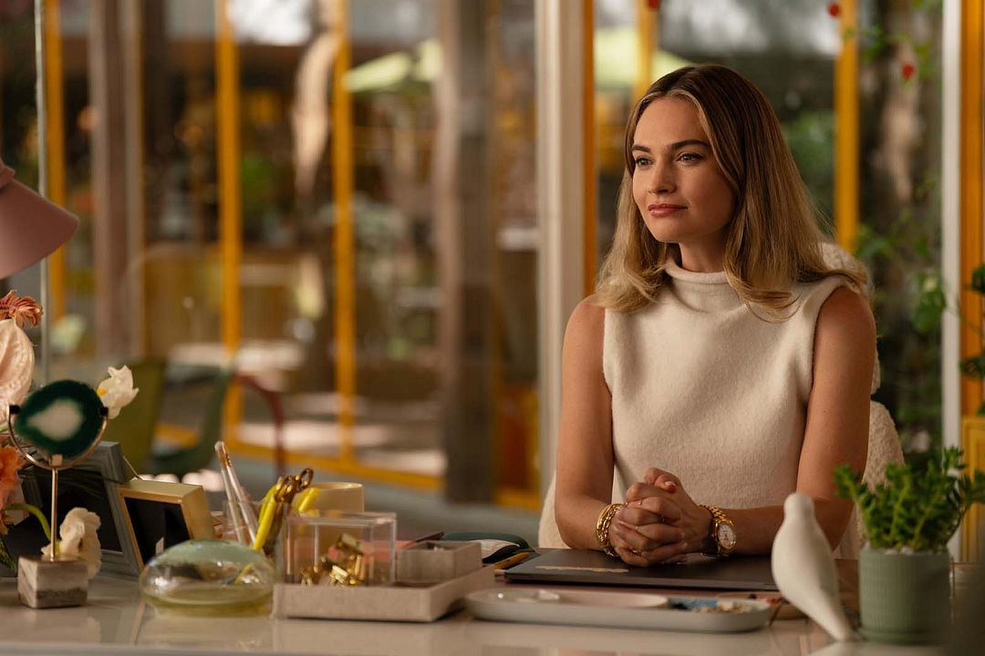 Swipe : Photo Lily James