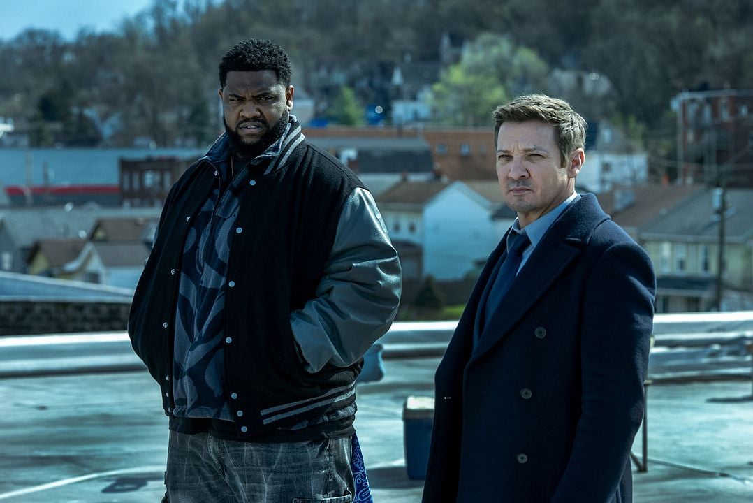 Photo Jeremy Renner, Tobi Bamtefa