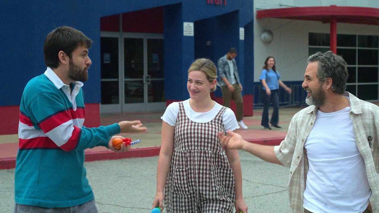 Photo Cooper Raiff, Mark Ruffalo, Lili Reinhart